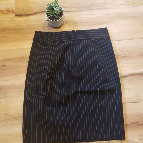 Banana Republic Stripped Pencil Skirt - Picture 2 of 2